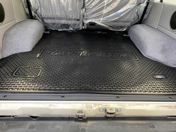 Land Cruiser 76 Series Station Wagon Trunk Mat - Image 4