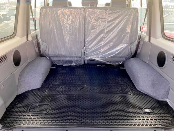 Land Cruiser 76 Series Station Wagon Trunk Mat - Image 3