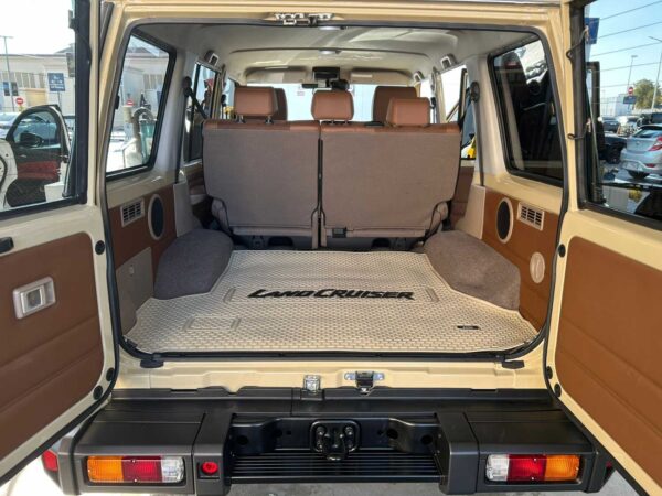 Land Cruiser 76 Series Station Wagon Trunk Mat - Image 5